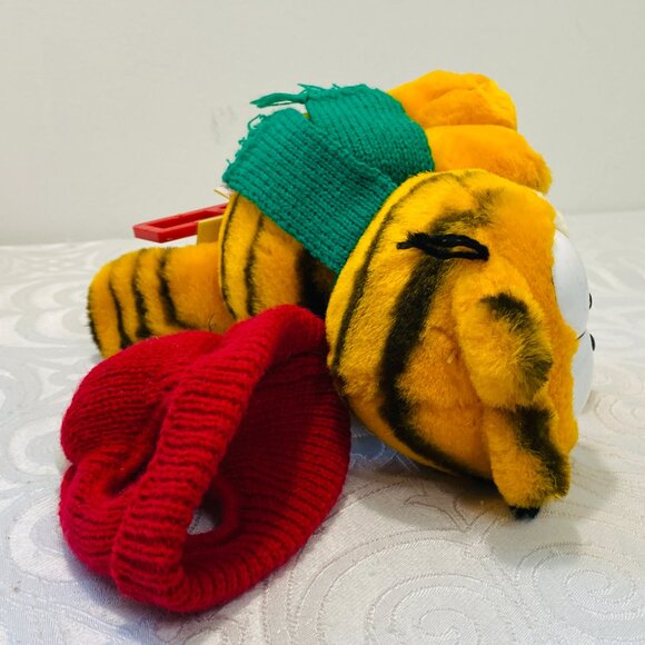 Vntg GARFIELD TAKES THE MOUNTAIN On Red Sled Dakin 1981 Christmas 9" Plush EUC - Picture 6 of 8